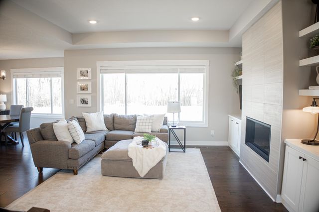 5476 Ridgeview Drive NW, Rochester, MN 55901