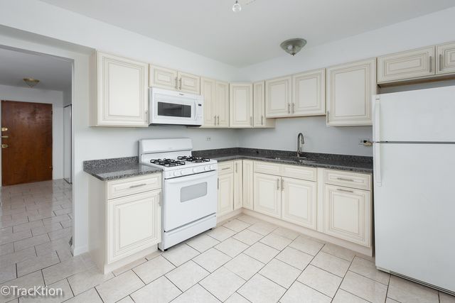 1301 S Finley Road 311, Lombard, IL 60148