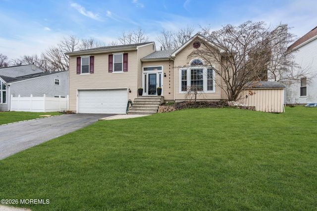 17 Heritage Drive, Howell, NJ 07731