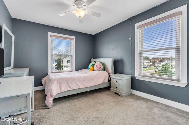 17 Heritage Drive, Howell, NJ 07731