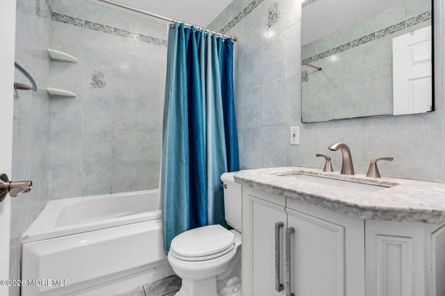 17 Heritage Drive, Howell, NJ 07731