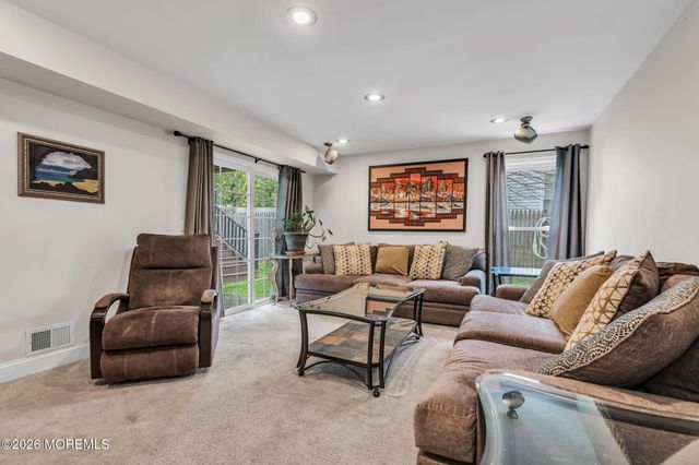 17 Heritage Drive, Howell, NJ 07731