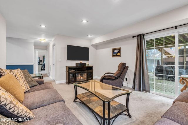 17 Heritage Drive, Howell, NJ 07731