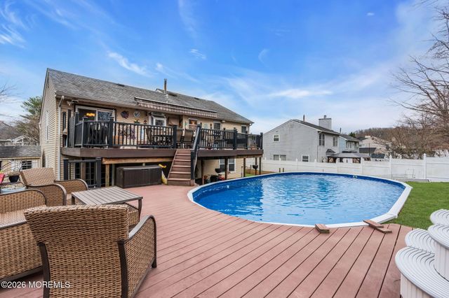 17 Heritage Drive, Howell, NJ 07731