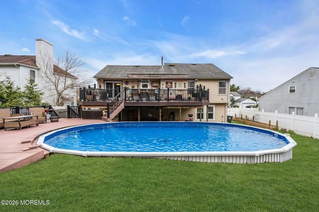 17 Heritage Drive, Howell, NJ 07731
