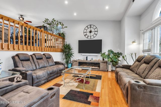 17 Heritage Drive, Howell, NJ 07731