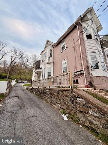 1601 MINERAL SPRING RD, Reading, PA 19602