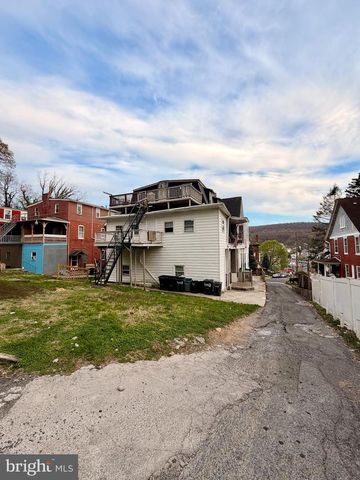 1601 MINERAL SPRING RD, Reading, PA 19602