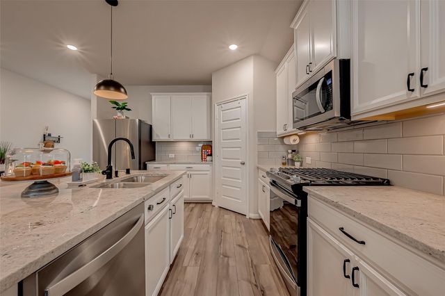 2114 Cherryvale Drive, Tomball, TX 77375