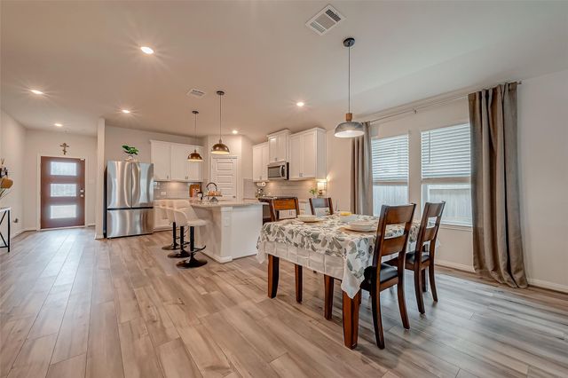 2114 Cherryvale Drive, Tomball, TX 77375