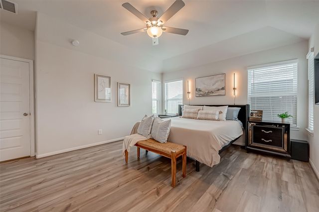 2114 Cherryvale Drive, Tomball, TX 77375