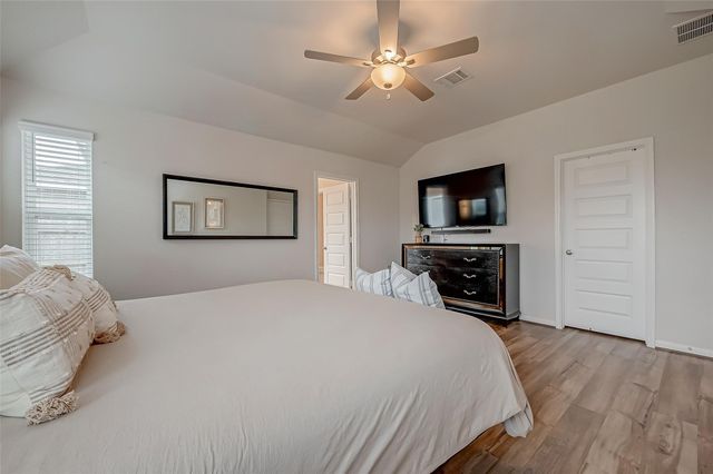 2114 Cherryvale Drive, Tomball, TX 77375