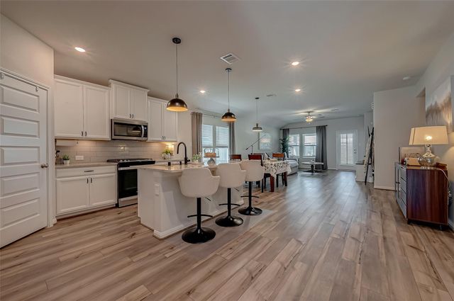 2114 Cherryvale Drive, Tomball, TX 77375