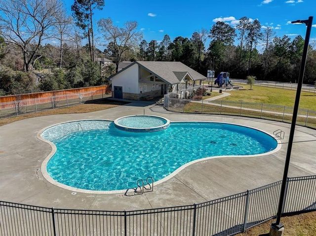 2114 Cherryvale Drive, Tomball, TX 77375