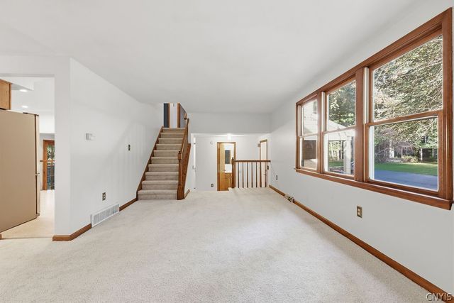3438 Stanford Drive, Lysander, NY 13027