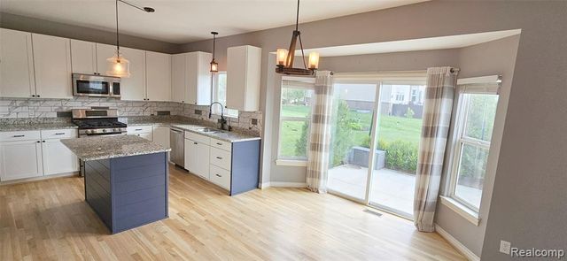 854 Jennifer Lane, South Lyon, MI 48178