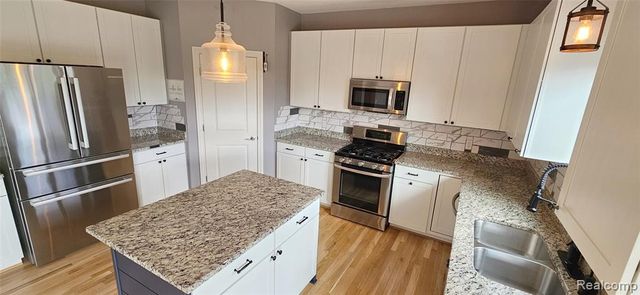 854 Jennifer Lane, South Lyon, MI 48178