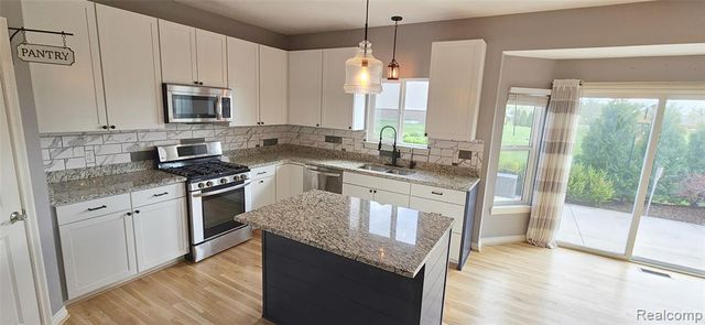 854 Jennifer Lane, South Lyon, MI 48178
