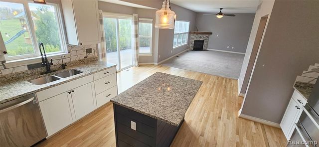 854 Jennifer Lane, South Lyon, MI 48178
