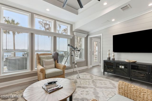 208 LAKE GEORGE POINT Drive, Georgetown, FL 32139