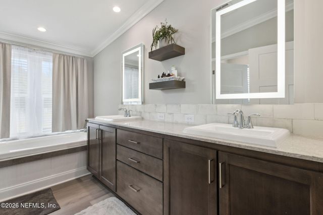 208 LAKE GEORGE POINT Drive, Georgetown, FL 32139