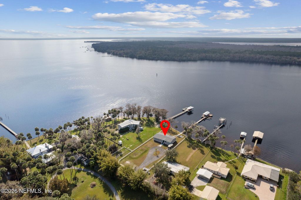 208 LAKE GEORGE POINT Drive, Georgetown, FL 32139