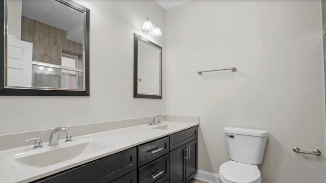 4530 S Michigan Avenue 3, Chicago, IL 60653