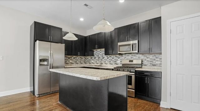 4530 S Michigan Avenue 3, Chicago, IL 60653