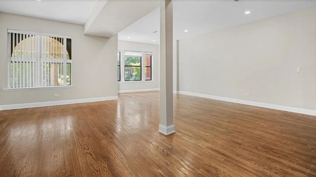 4530 S Michigan Avenue 3, Chicago, IL 60653