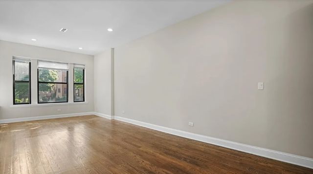 4530 S Michigan Avenue 3, Chicago, IL 60653
