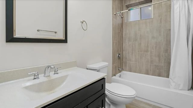 4530 S Michigan Avenue 3, Chicago, IL 60653
