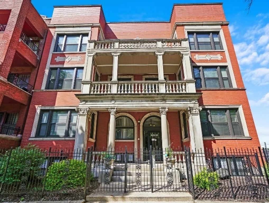 4530 S Michigan Avenue 3, Chicago, IL 60653