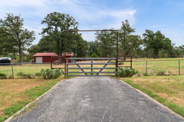 214 De La Cruz Street, Weatherford, TX 76085