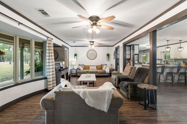 214 De La Cruz Street, Weatherford, TX 76085