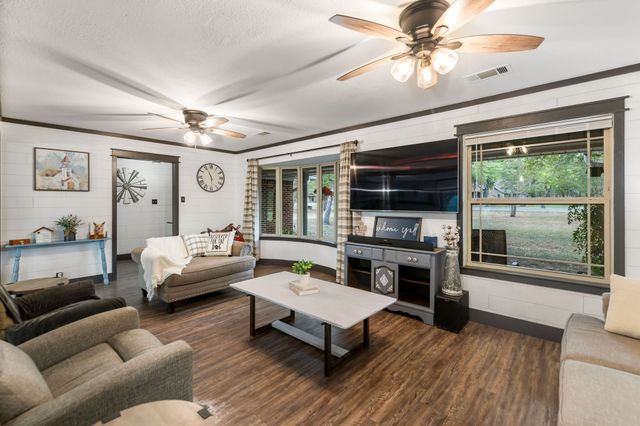 214 De La Cruz Street, Weatherford, TX 76085