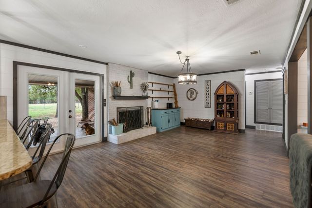214 De La Cruz Street, Weatherford, TX 76085