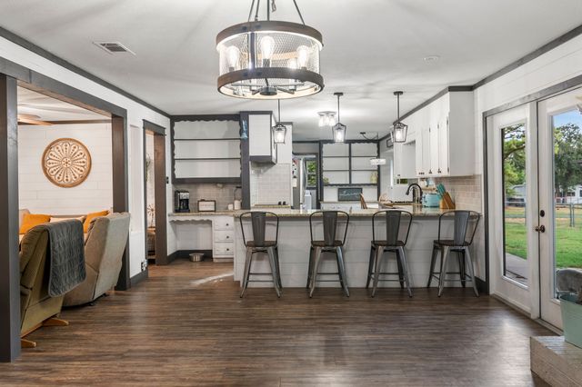 214 De La Cruz Street, Weatherford, TX 76085