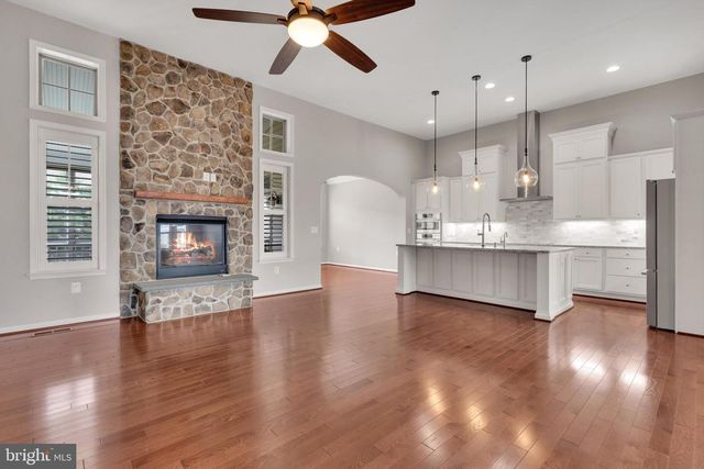 63 POTOMAC CROSSING ST, Charles Town, WV 25414