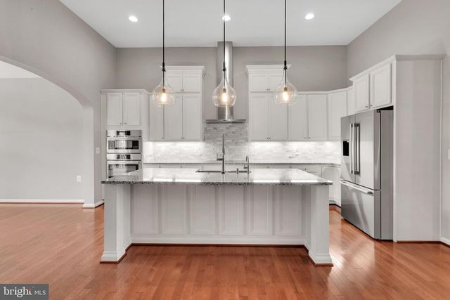 63 POTOMAC CROSSING ST, Charles Town, WV 25414