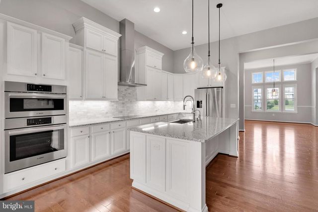63 POTOMAC CROSSING ST, Charles Town, WV 25414