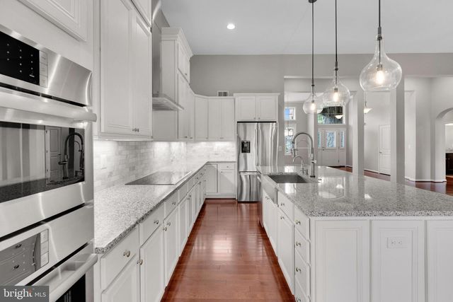 63 POTOMAC CROSSING ST, Charles Town, WV 25414