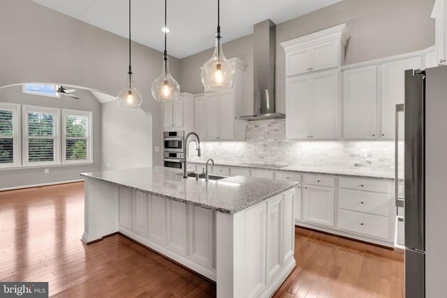 63 POTOMAC CROSSING ST, Charles Town, WV 25414