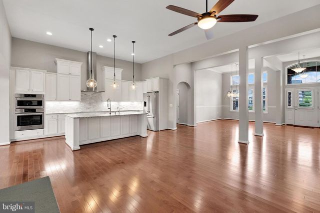 63 POTOMAC CROSSING ST, Charles Town, WV 25414
