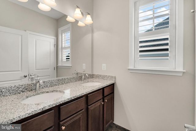 63 POTOMAC CROSSING ST, Charles Town, WV 25414