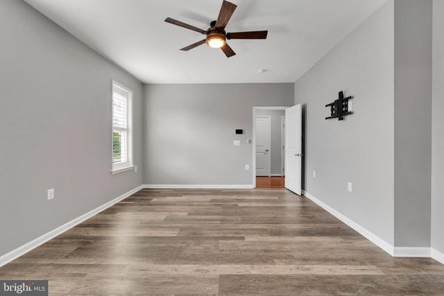 63 POTOMAC CROSSING ST, Charles Town, WV 25414