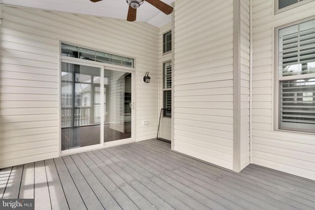 63 POTOMAC CROSSING ST, Charles Town, WV 25414
