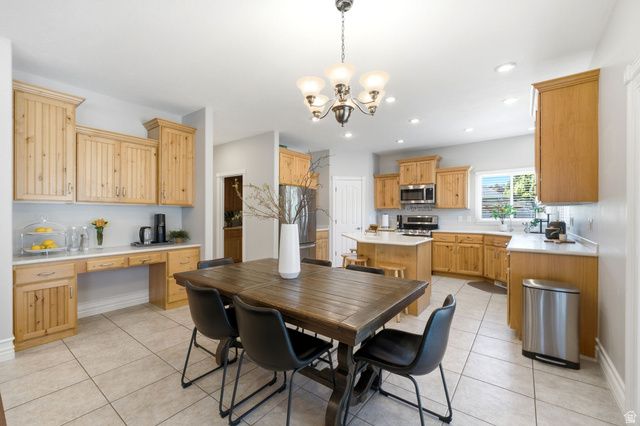 2034 W MERIDIES DR, South Jordan, UT 84095