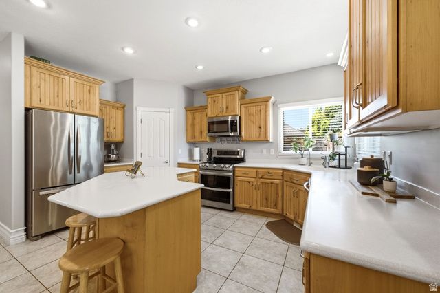 2034 W MERIDIES DR, South Jordan, UT 84095