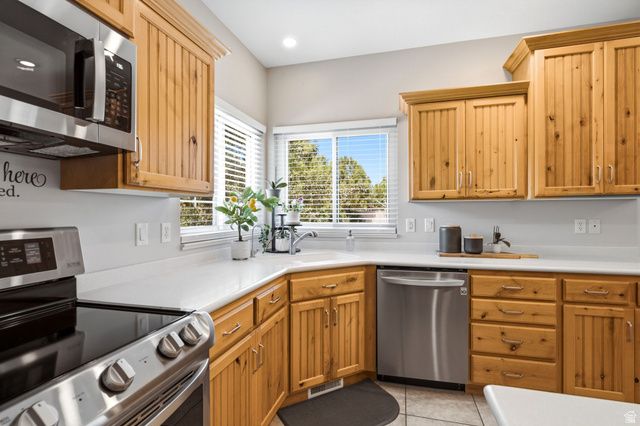 2034 W MERIDIES DR, South Jordan, UT 84095