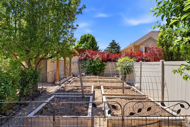 2034 W MERIDIES DR, South Jordan, UT 84095